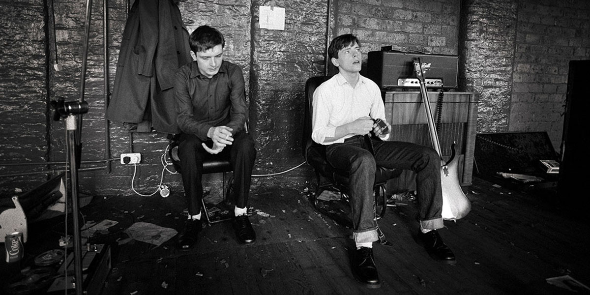 Ian y Bernard. Davidson Rehearsal Studio, Manchester. Agosto de 1979. Kevin Cummins.