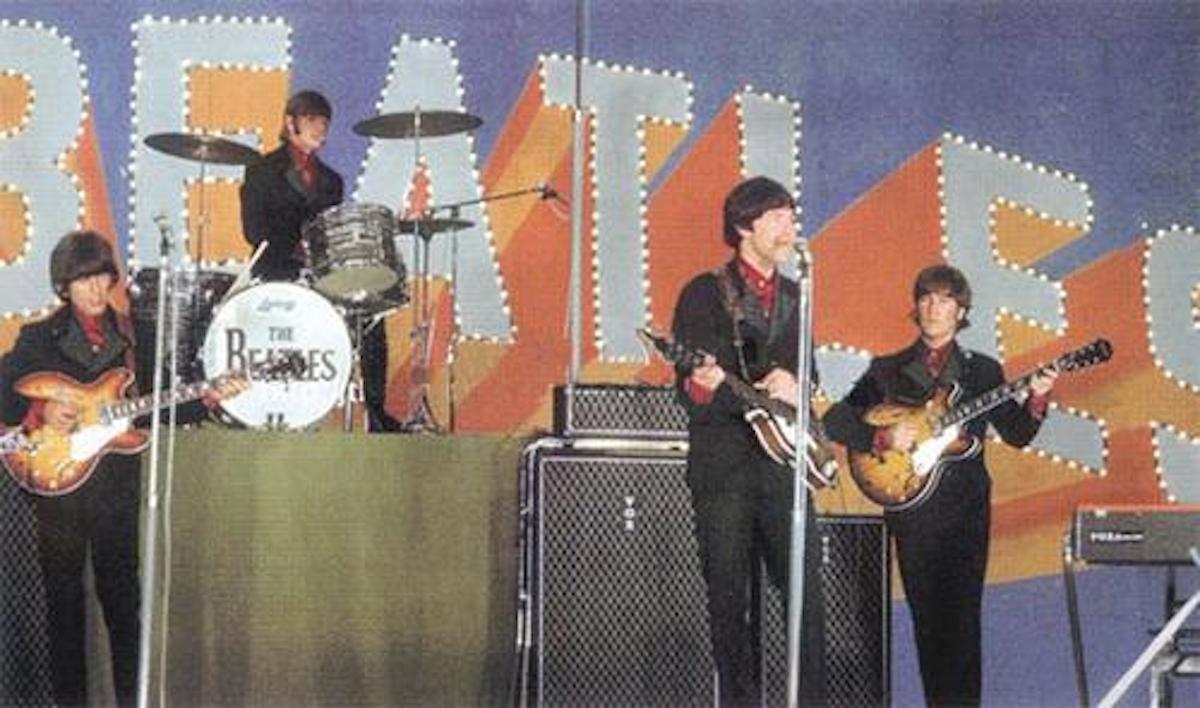 The Beatles durante su concierto en El Budokan